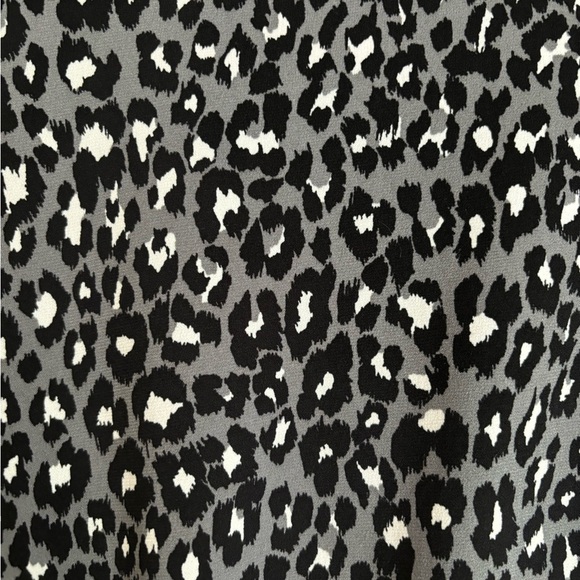 Leota Gray Leopard Animal Print Stretch Faux Wrap Belted Midi Dress L - Picture 9 of 12